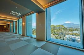 落ち着いた雰囲気の中で寛げる広々とした「休息房」